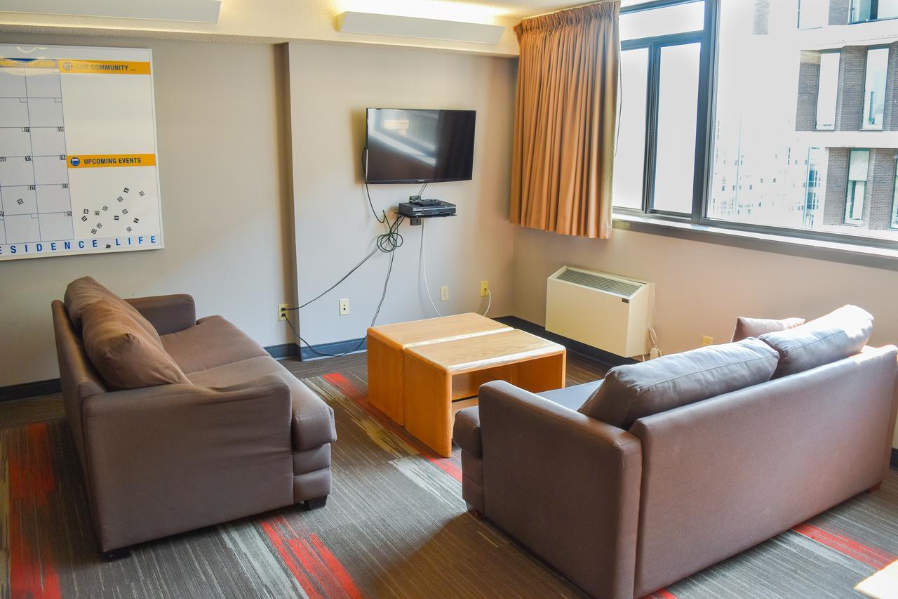 Toronto Metropolitan University-International Living Learning Residence Extérieur photo